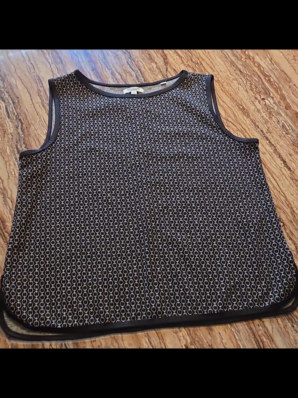 Max Studio Black and White Geometric Sleeveless Top - Picture 2 of 8